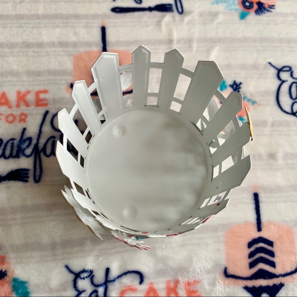 LAST 1! 🌿 Floral Candle Holder 🌿 - Picture 2 of 3